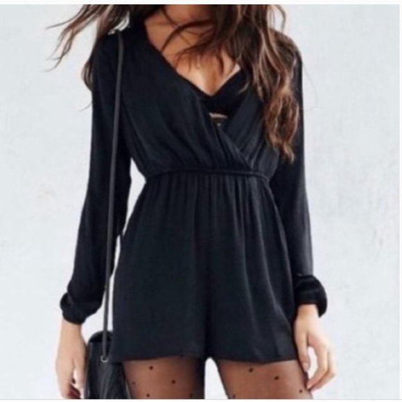 Alice + Urban Outfitters Long Sleeve Black V-neck romper size Large - Picture 11 of 12